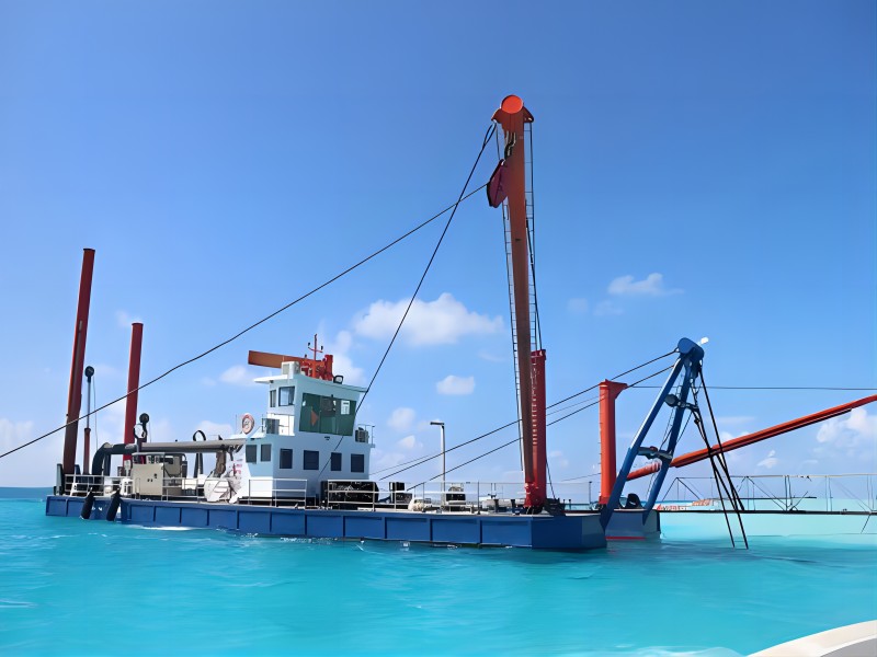 drague suceuse pour le dragage en mer