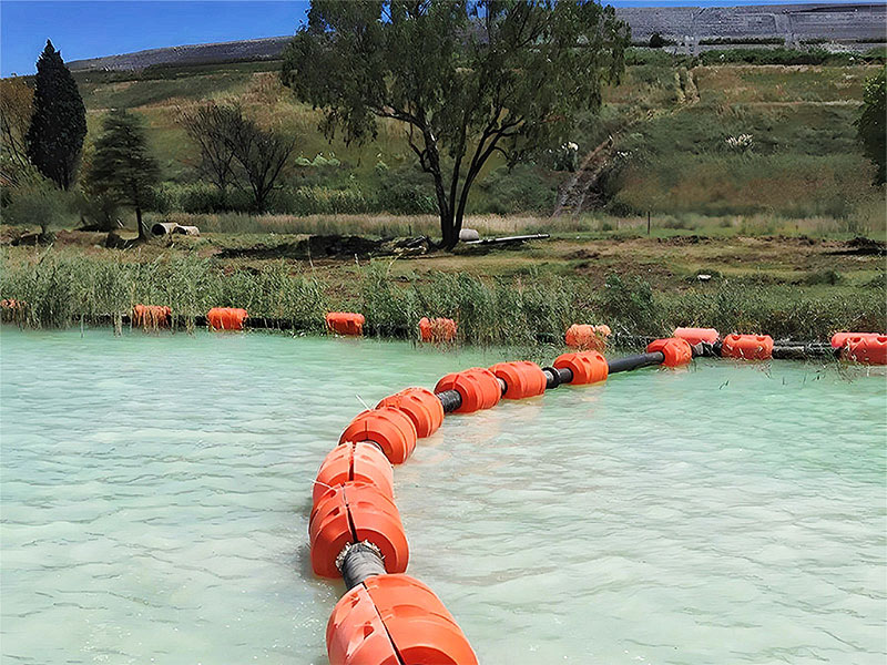 Tuyau de décharge de sable avec flotteurs