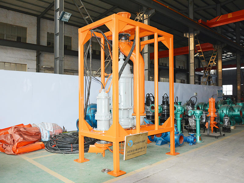 Pompe submersible pour boues avec filtre et coupeur