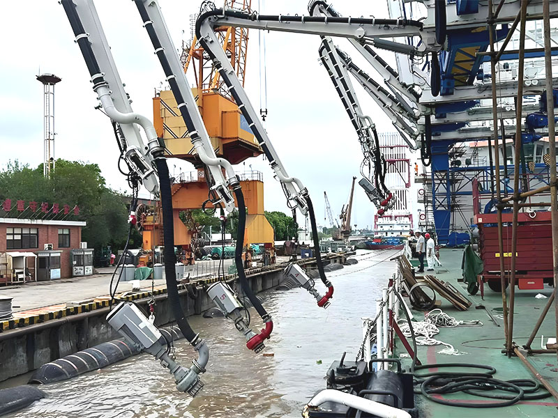 Pompe submersible à boues sur chantier