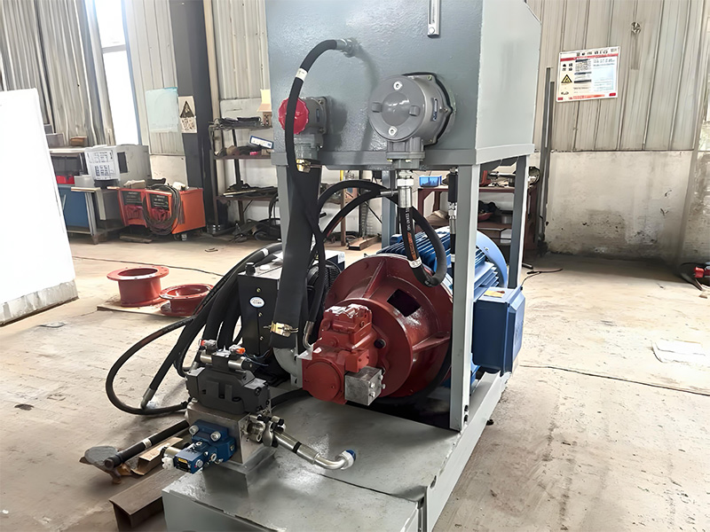 Pompe submersible pour boues avec groupes électriques de puissance