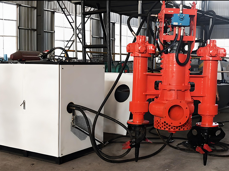 Pompe submersible pour boues avec groupes hydrauliques de puissance