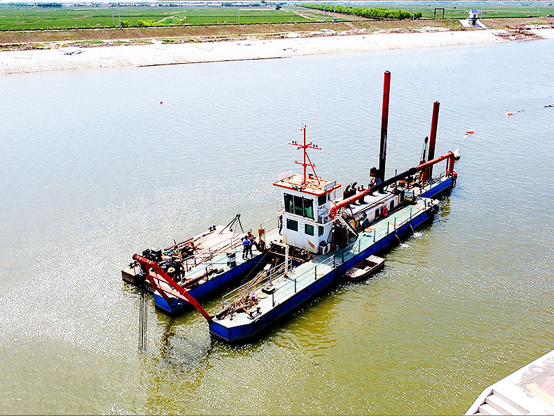 Dragage à succion avec trancheuse à grande capacité