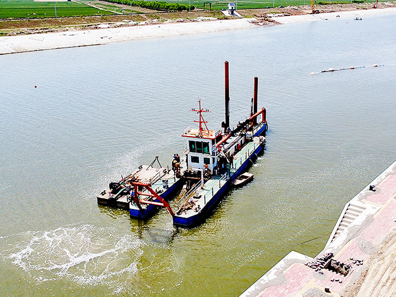 Dragage à succion avec trancheuse pour extraction de sable