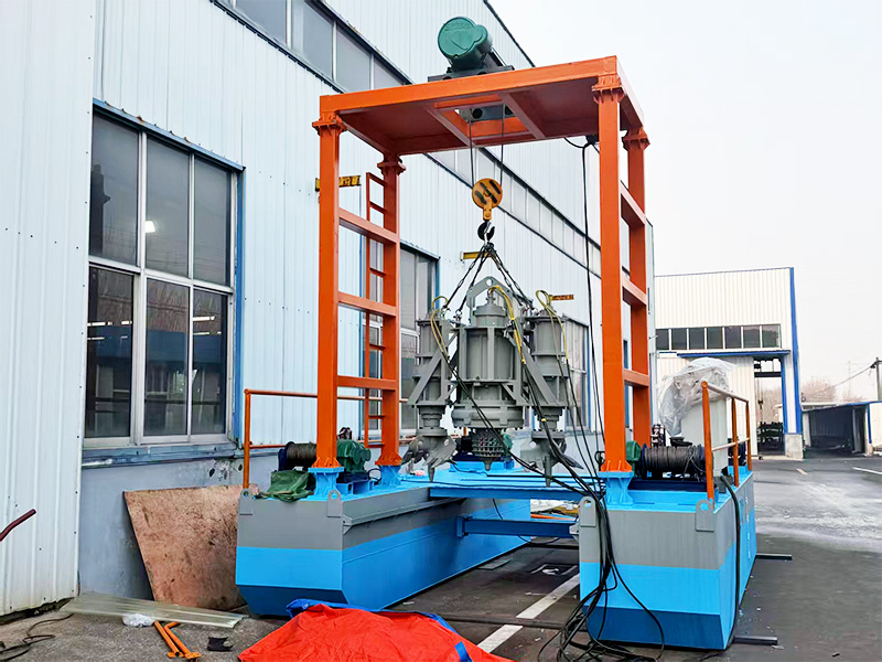Drague à pompe à boues submersible avec coupeurs latéraux