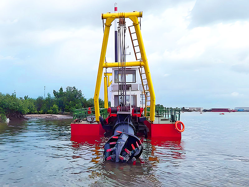 Drague suceuse à désagrégateur pour usage maritime